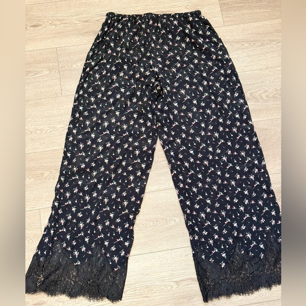 Victoria’s Secret Silky Lace Floral Wide Leg PJ Pants Sz.S